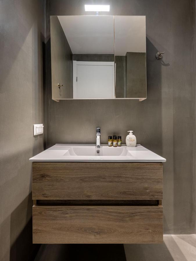 Apartment Christiana's Lovely In Psyri, Athens